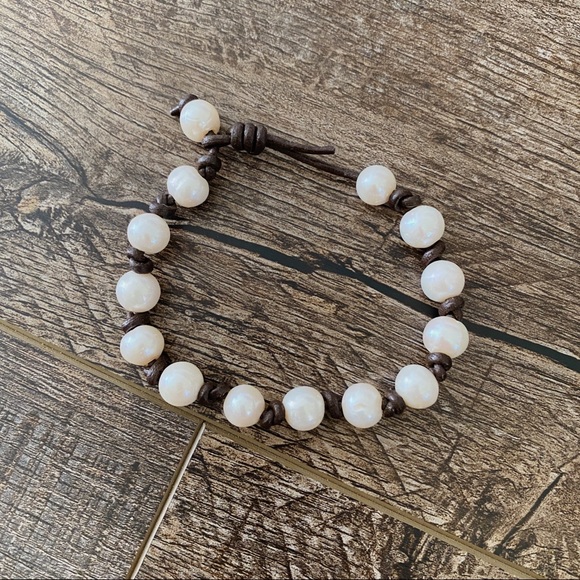 Pearl White Beaded Bracelet Knotted Jewelry Oversized - Picture 3 of 3